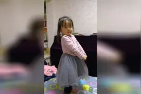 开心快乐的小女孩图片