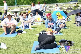 无聊or放空？韩国办发呆大赛 获胜者表情神同步图片