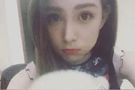 昆凌计划追生二胎与周董甜蜜 抱着麻吉嘟嘴卖萌眼睛超大图片