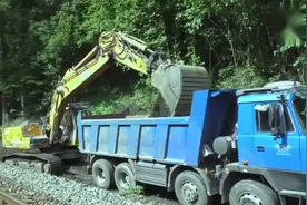 就这运力，也好意思叫前四后八，在国内，一车能拉俩视频封面
