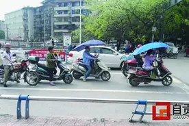 电动车加装遮阳伞 得了凉爽丢了安全图片