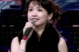 30几年前的这首歌被众多明星翻唱，如今再听还是百听不厌！