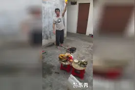 嗨！在广东江门开平市水口镇的广西壮族美女们，快过来吃大餐咯！