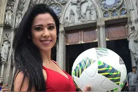 巴西美女穿高跟鞋超短裙连续颠球4小时（组图)图片