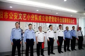 周学农同志出席市公安文艺小分队成立暨“两屋一中心”揭牌仪式图片