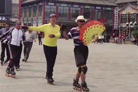 “轮滑广场舞”你听说过吗？看呼市就有图片