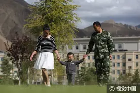 临近六一 “军娃”赴高原看爸爸图片