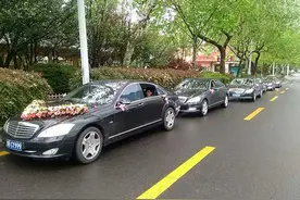 扎堆“好日子”结婚 青岛5月28日婚车一车难求图片