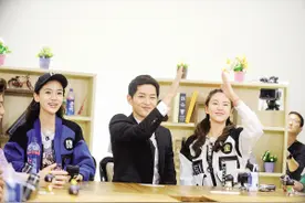 跑男团变身葫芦娃勇斗“蛇精” 宋仲基自曝理想型标准图片