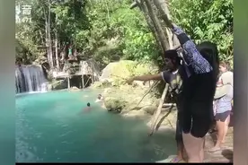 对面的小哥哥跳水好帅！我真的不是故意的