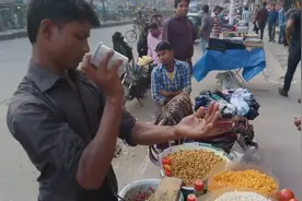 印度的街头小吃，永远离不了洋葱西红柿和辣椒，这样拌出来好吃吗