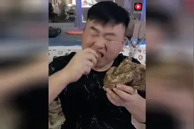东北胖哥爱吃肉，左手肉肠右手烧鸡啃得真爽！视频封面