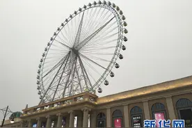 常州江南环球港摩天轮载客运转时发生停电故障图片