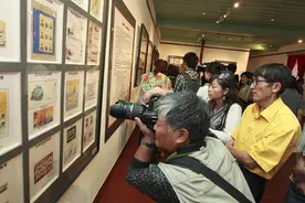 俄语风采大赛速描：绥芬河美女轻唱俄罗斯民歌图片