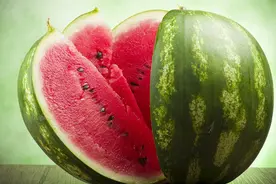 事实派 |“催红素西瓜”你需要警惕，但辨别方法绝不是看白籽红瓤图片