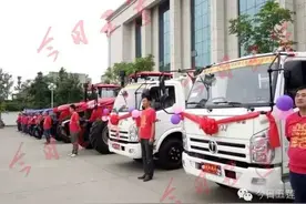 五莲现最拉风婚车队，秒杀路虎奔驰，真正的高大上！图片