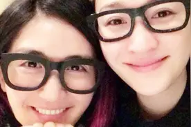 谢娜出月子晒素颜合照为李小冉宣传新剧，力破闺蜜不和谣言！视频封面