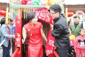 母亲河见证浪漫集体婚礼图片