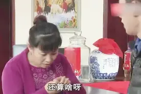 二货下馆子，骗吃骗喝气疯老板娘，笑到腿抽筋！视频封面