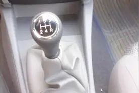 车子挂倒挡是，为什么会有打齿现象？专业技师告诉你真相，太毁车视频封面