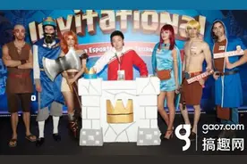 皇室战争颠峰对决 王思聪现场撒钱图片