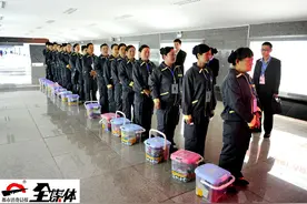 乌鲁木齐直达深圳，新疆人lang “北上广深”都不用倒火车了图片