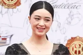 比起黄渤马伊琍封帝后，华鼎奖最让人印象深刻的是蒋欣的脸和身材图片