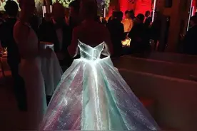 蔡依林、刘雯Met Gala红毯斗艳，然而都比不过一身夜空星图片