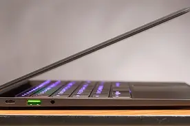 比Macbook还轻的雷蛇超极本，多点触屏画面流畅图片