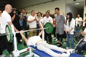 华仔来了——刘德华为残奥运动员加油图片