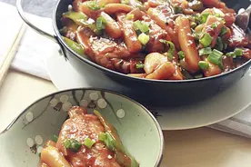 图文版：滑嫩鸡翅加Q弹年糕,咸鲜可口米饭杀手：黄焖鸡翅年糕图片