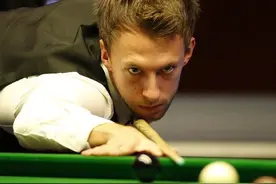 特鲁姆普：你看看我这杆法是不是像极了奥沙利文？图片