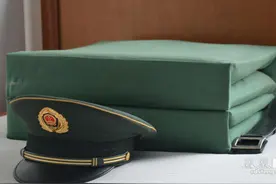 一名军人和他的被子的感情！图片