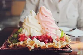 在5分钟之内完成重达3000公斤的冰激凌，会是什么规模呢？图片