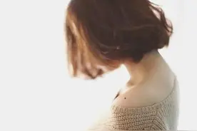 我们都成了别人故事里的跳梁小丑图片