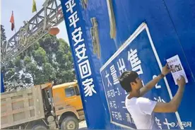 小伙意外弄丢女友爱犬 旷工全城寻狗未果  女友也没了...图片