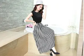 宽松条纹魅力套装，让你夏季时尚无忧图片