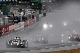 第84届勒芒24小时耐力赛雨中开赛图片