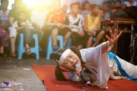 小姨子为夺走总裁老爸，霸占了姐夫还亲手把我生母推下山崖图片