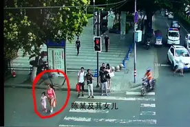 “成都金牛万达有人抢小孩”谣言澄清：女子遭扒窃后夸大事实图片