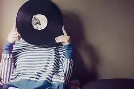 坚强就是个屁，放了就是！图片