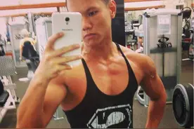 这个肥仔不忍朋友谩骂，怒减50斤成为别人的肌肉男图片