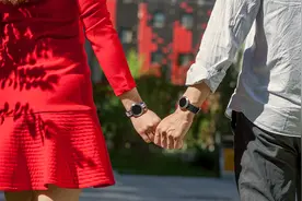 几招教会你玩转荣耀手环zero青春版 腕带随意换图片