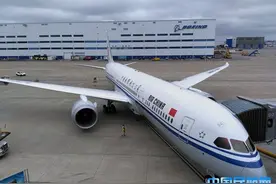 国航引进中国首架波音787-9飞机(组图)图片