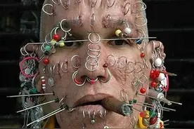 那些满脸打耳钉的人类你见过么，密集恐惧者勿入图片