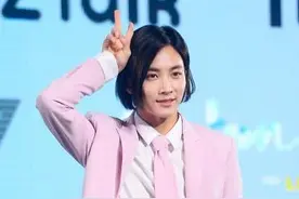 韩娱：SEVENTEEN净汉完胜 成「最让人想剪短发的偶像」图片