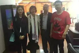奶茶妹妹产后首露面，身材未变宛如少女图片