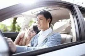 关于老公副驾驶坐别的女性朋友，你们怎么看？图片