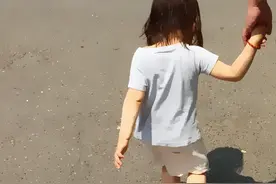 超感动：有了孩子，虽然流泪，但那可是满脸的幸福啊图片