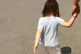 超感动：有了孩子，虽然流泪，但那可是满脸的幸福啊图片